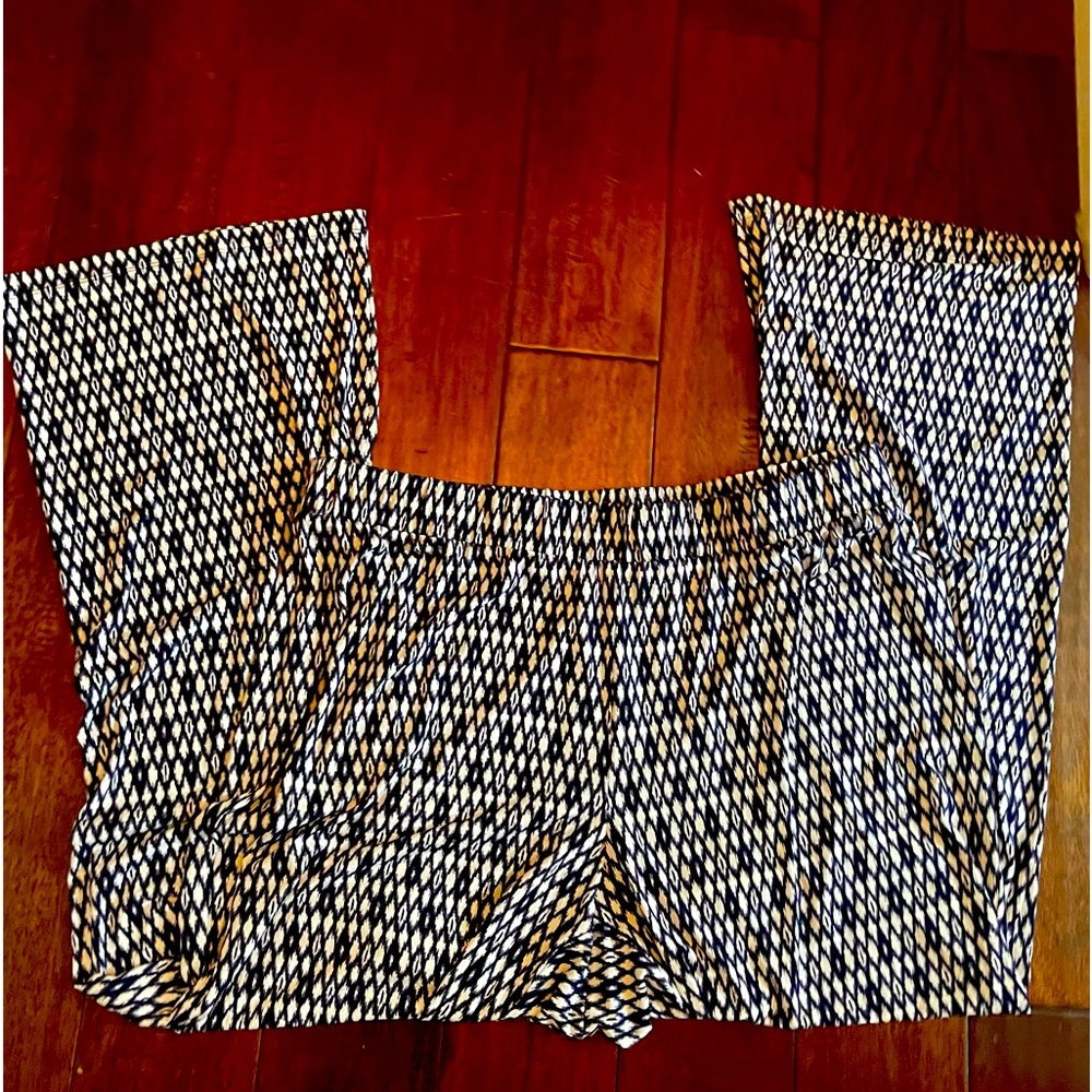 Vinca Camuto navy and white swing pants